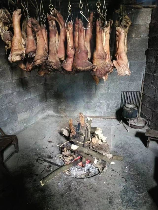 年豬,、殺豬匠與臘肉|故鄉(xiāng)的肉味