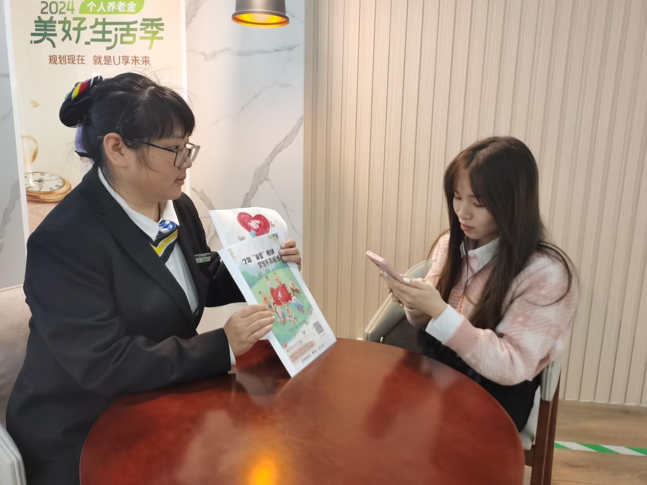 邮爱公益，传递爱与温暖