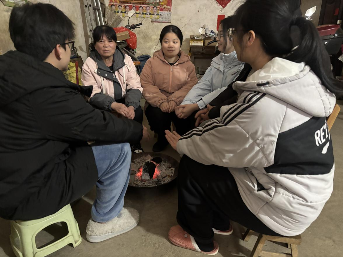 岭南春来早 情暖返岗路 ——正月初六首趟务工人员入粤返岗专列从广西来宾 开往广州南站