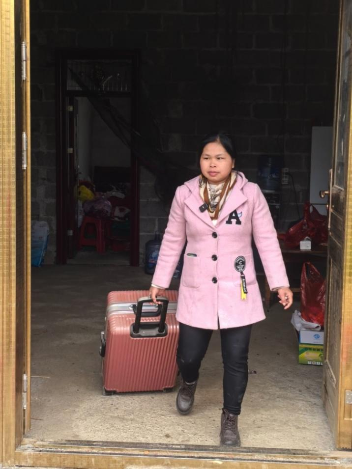 岭南春来早 情暖返岗路 ——正月初六首趟务工人员入粤返岗专列从广西来宾 开往广州南站