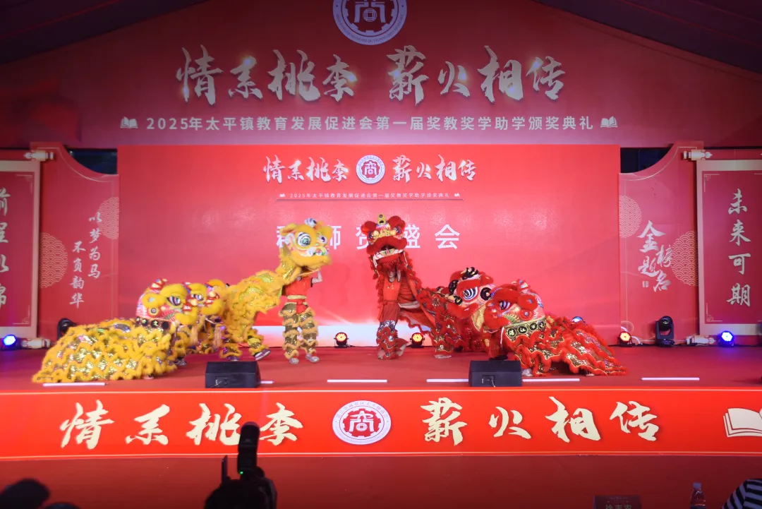  鲍威尔称美联储或需调整政策立场 市场解读为降息信号