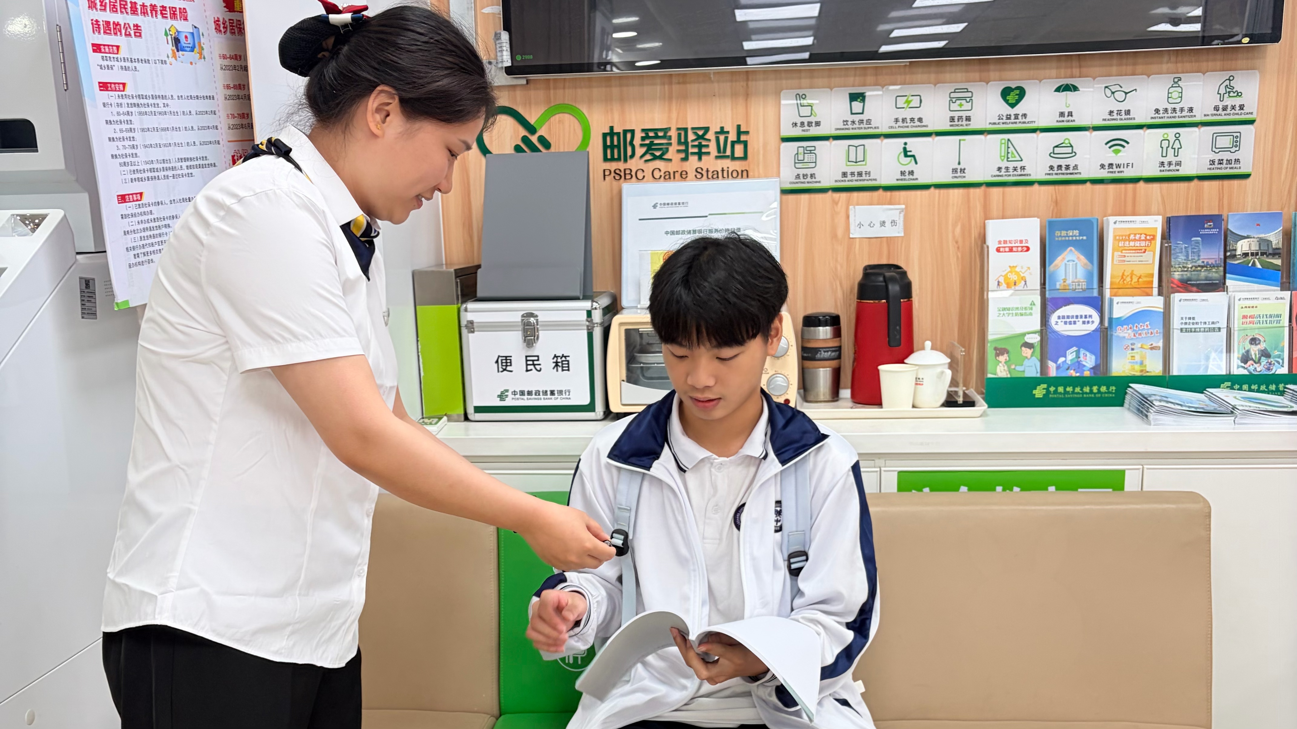 暖心护航高考，践行金融担当！邮储银行韶关市乐昌支行以温情服务助力青春逐梦