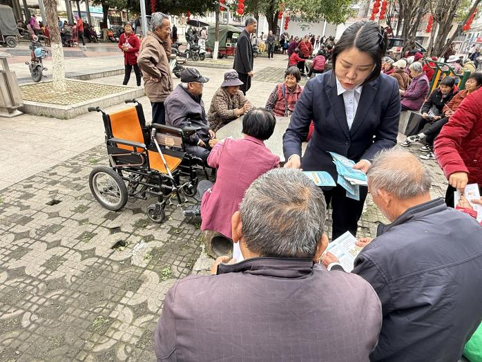 邮储银行新丰县支行开展反洗钱宣传活动