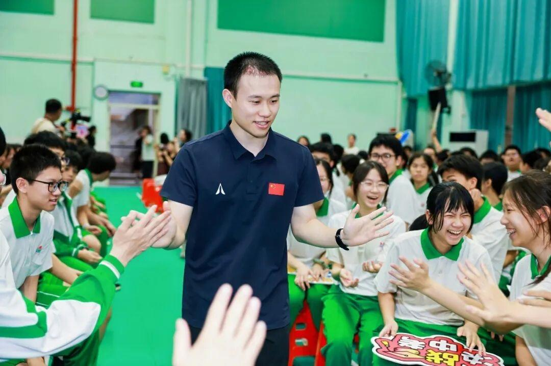 体彩“快乐操场”走进广州市育才中学  冠军力量点亮少年体育梦